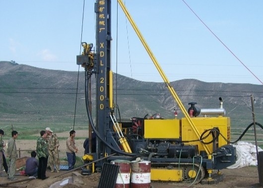 Correa eslabonada de Rig Mounted On de la perforación de base de XYL-2B equipada 30KW de profundidad del motor diesel los 350m